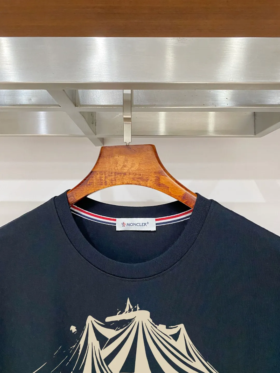 Moncler T 26s New Arrival Supima 210 ， ， + ， ， ， ， ， Breathable， ！ ， ， ，Series ， 5 ， ， 100 ， 1% . Versatile， 。 Breathable， ：White// /Light Green /Khaki / /Black Sizes：M-3XL Size ：178-130 L